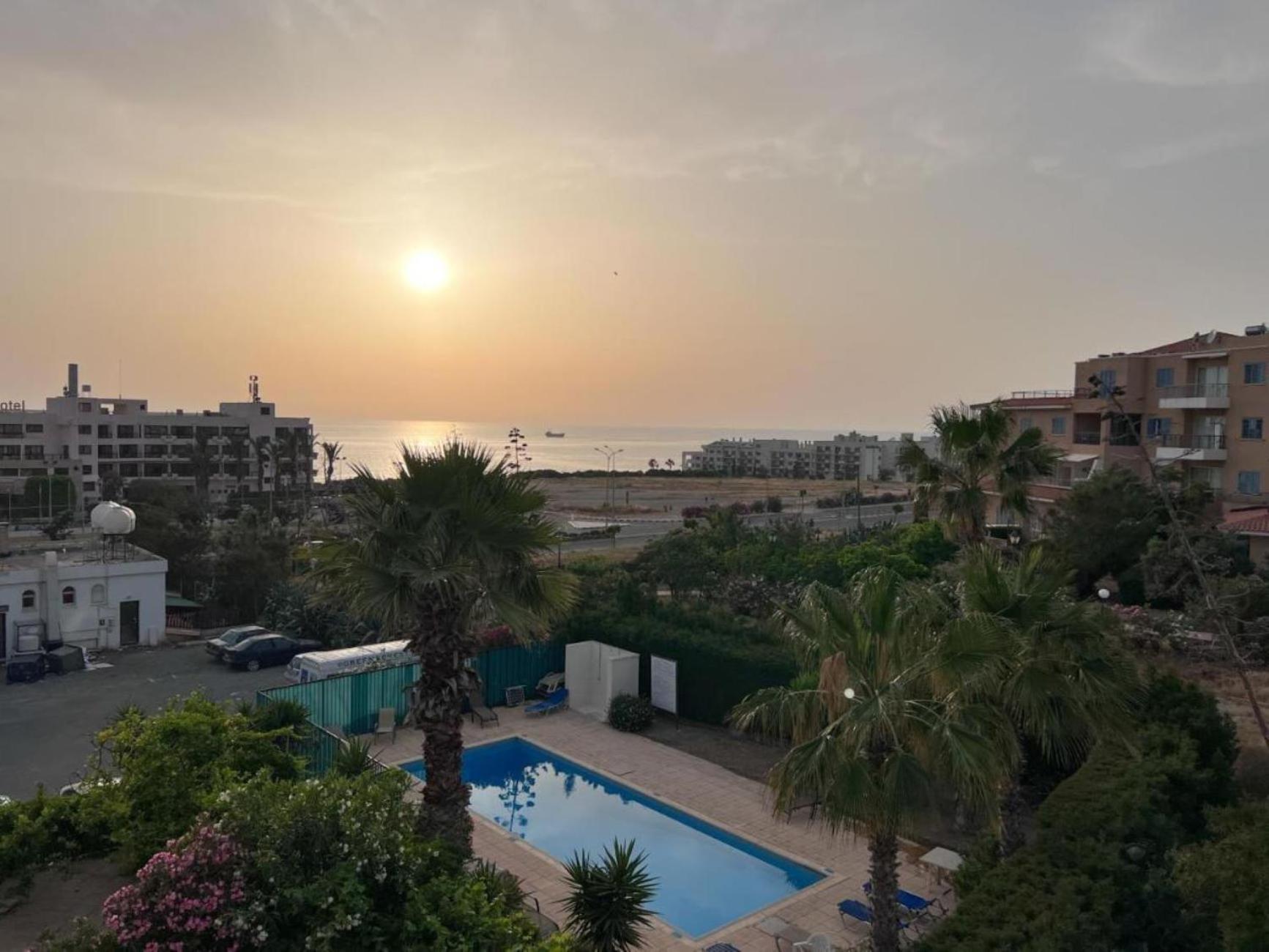 H&O Diamond Complex Sea View Apartment Пафос Екстериор снимка
