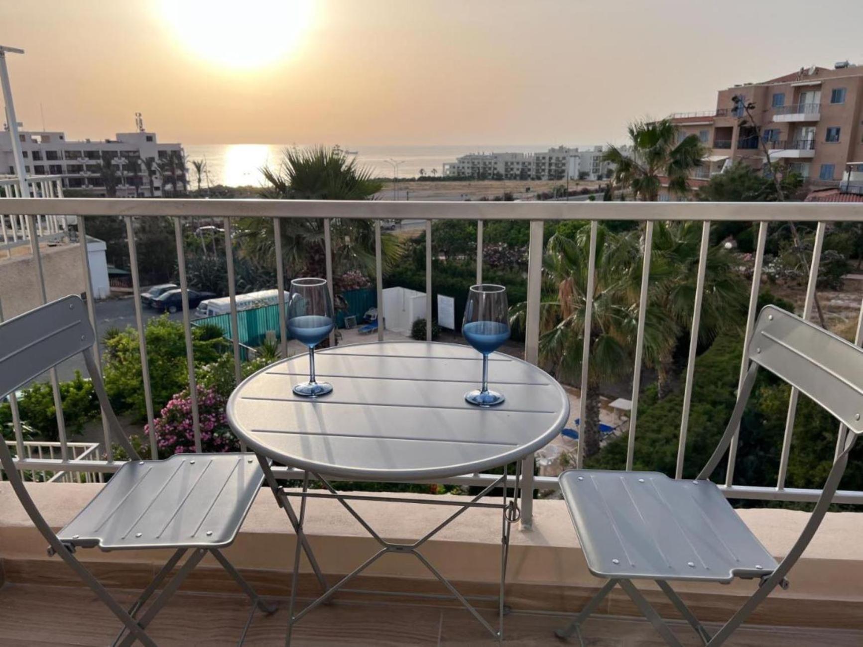H&O Diamond Complex Sea View Apartment Пафос Екстериор снимка